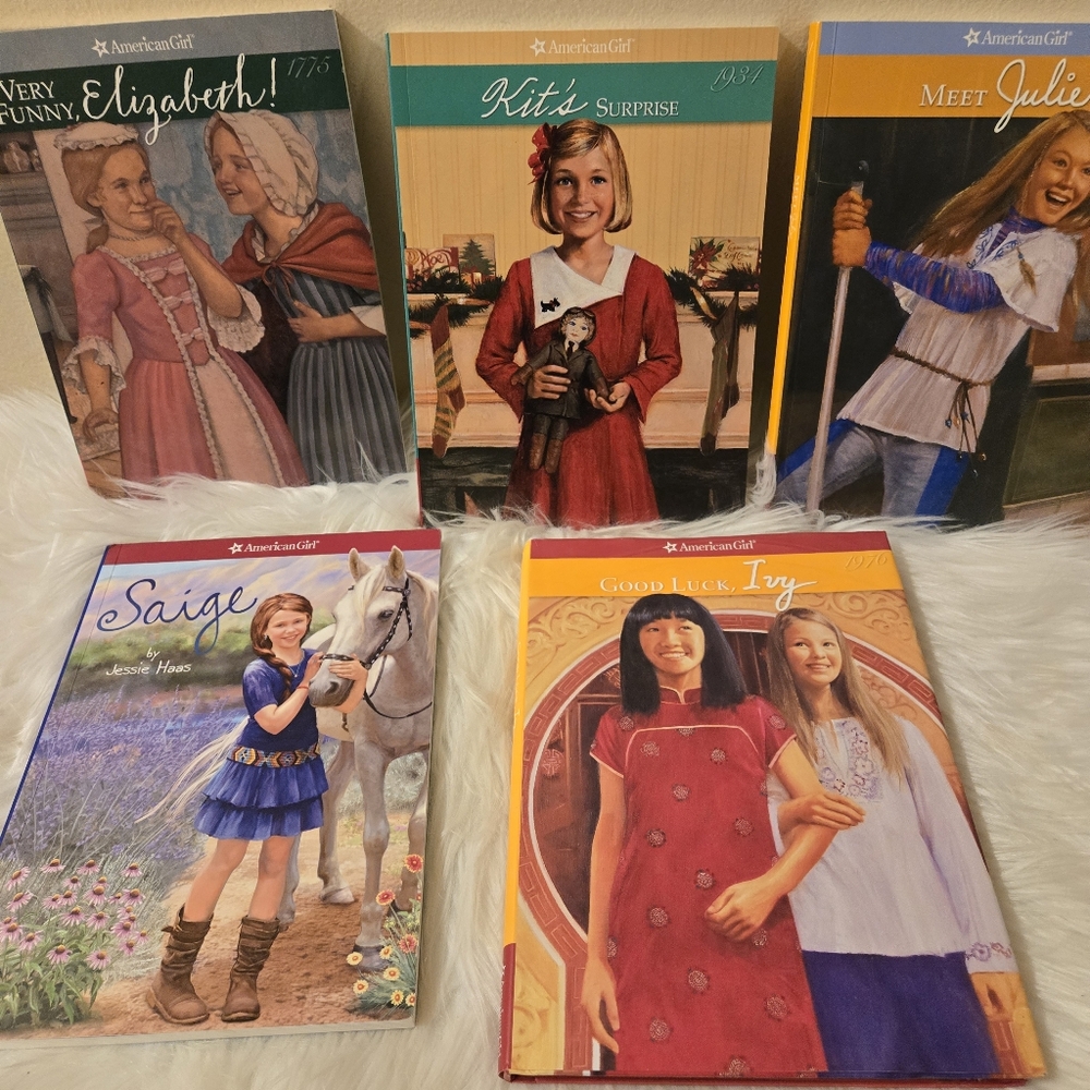 Bungle of 5 American Girl Books Meet Julie 1974 Kit's Surprise 1934 Saige, Etc